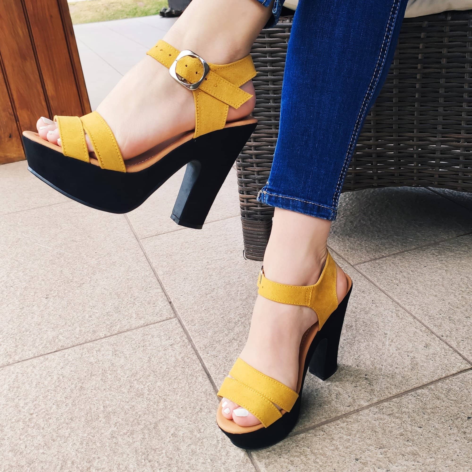 Zapato Alto De Tacon Cuadrado. Varios Colores Para Elegir Amarillo / 35 Normal Zapatos Altos