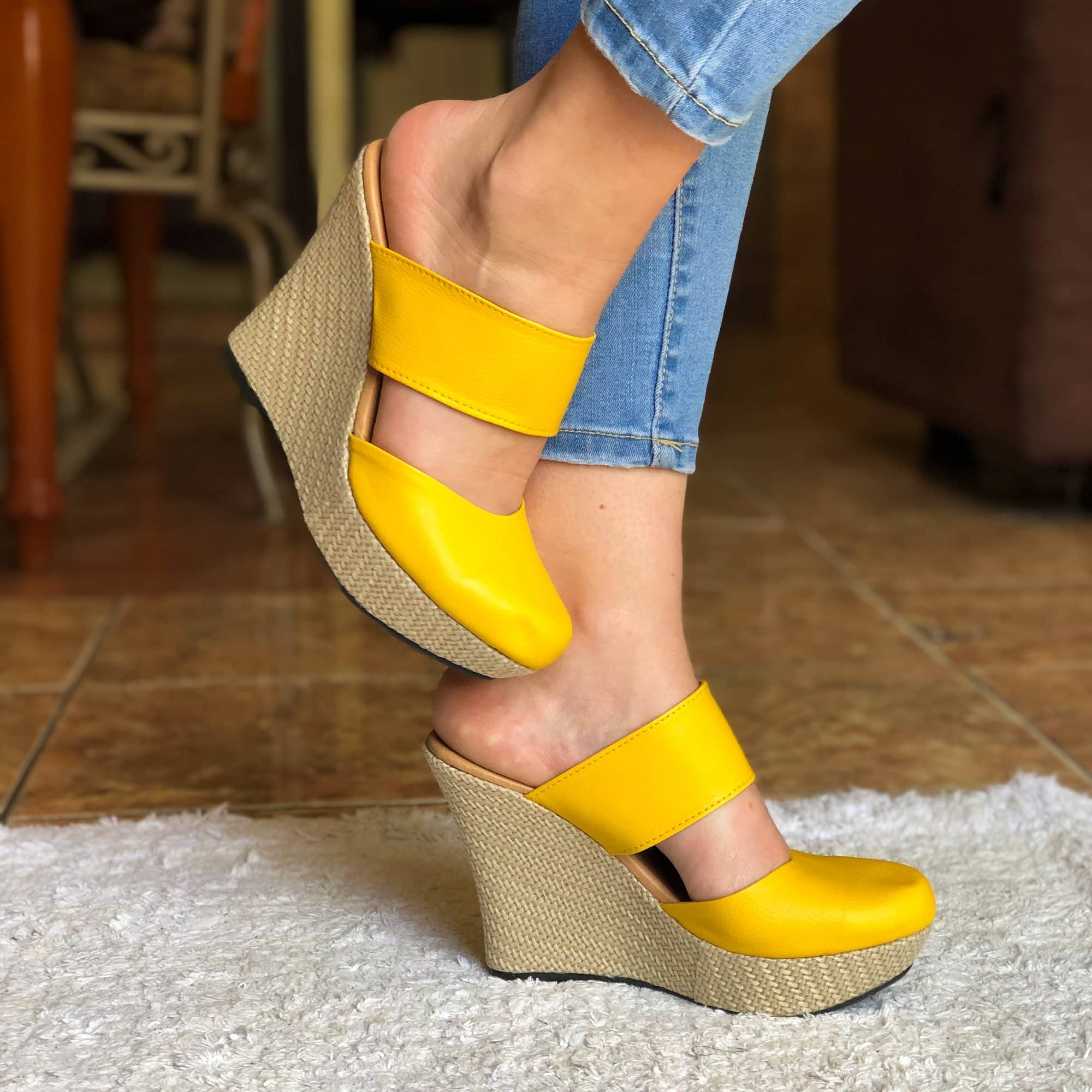 Plataforma Alta Suela Forrada De Bramante. Diseño Muy Femenino Amarillo / 35 Normal Zapatos Altos