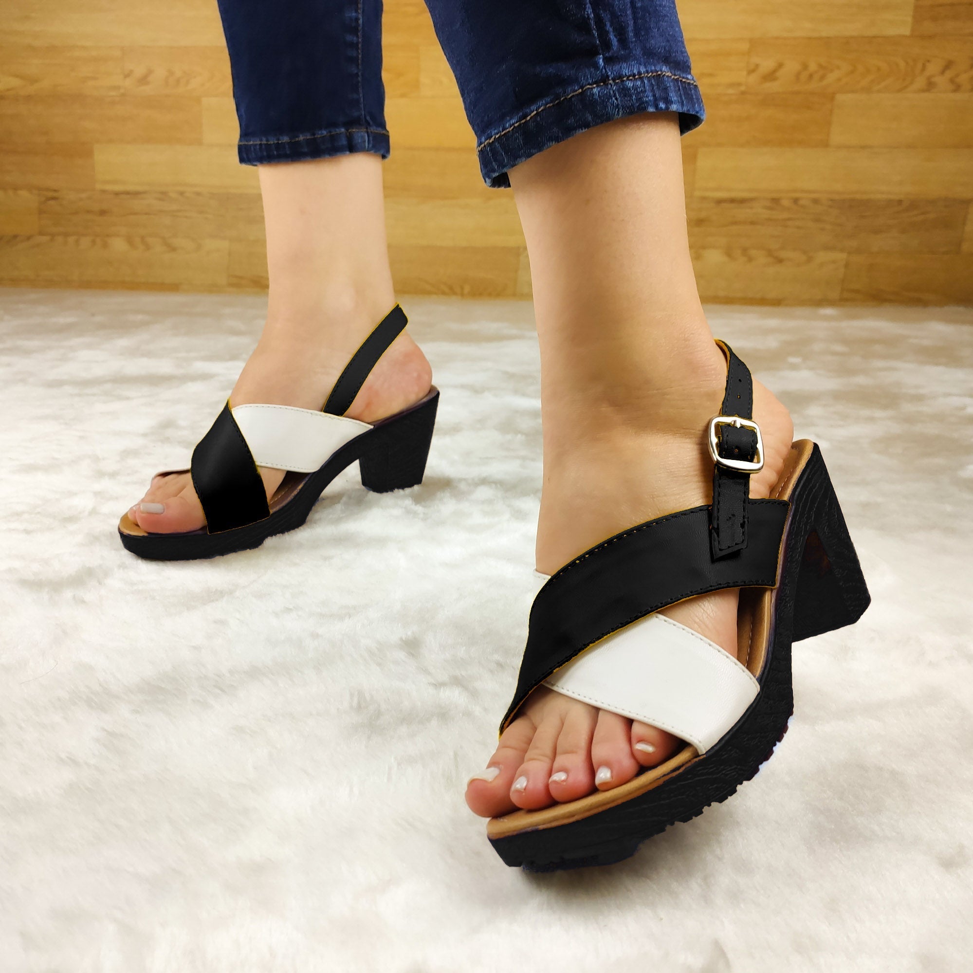 Sandalia De Fajas Cruzadas Colores. Suela Negra Negro / 35 Normal Zapatos Medianos