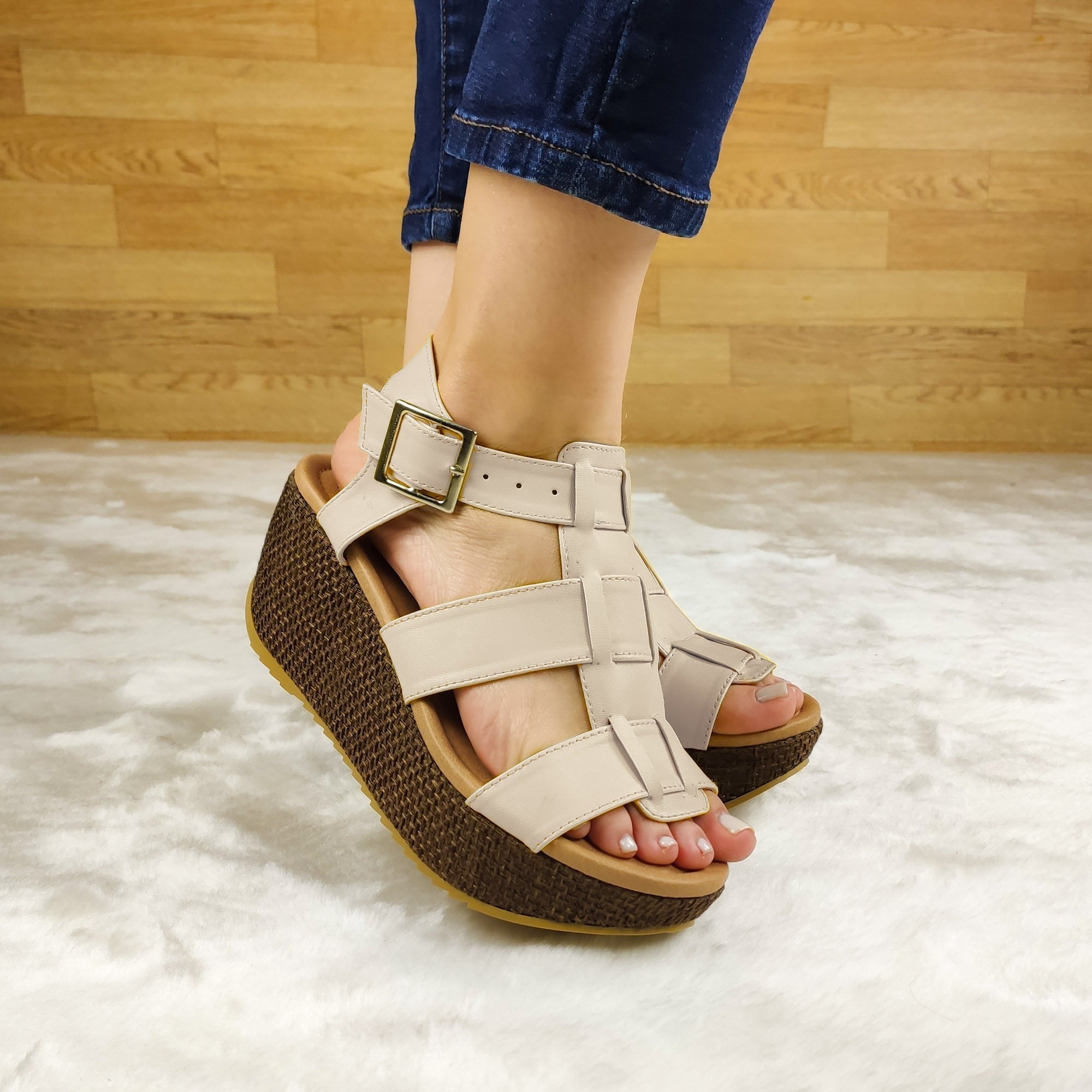 Plataforma Oscura Hecha Con Cuerina Beige / 34 Normal Zapatos Medianos