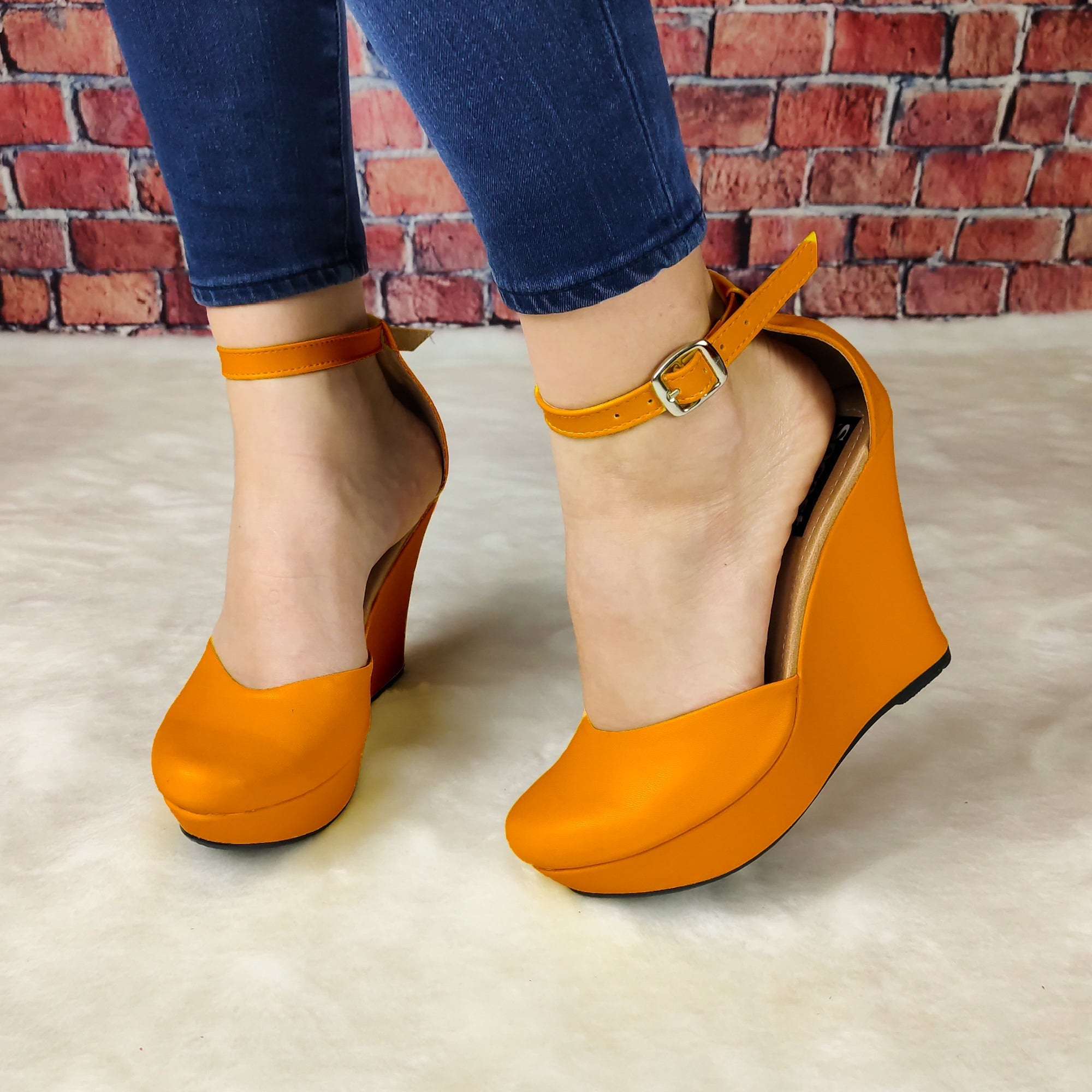 Espactular Plataforma Cerrada De Enfrente Elige El Color Que Mas Te Guste Zapatos Altos