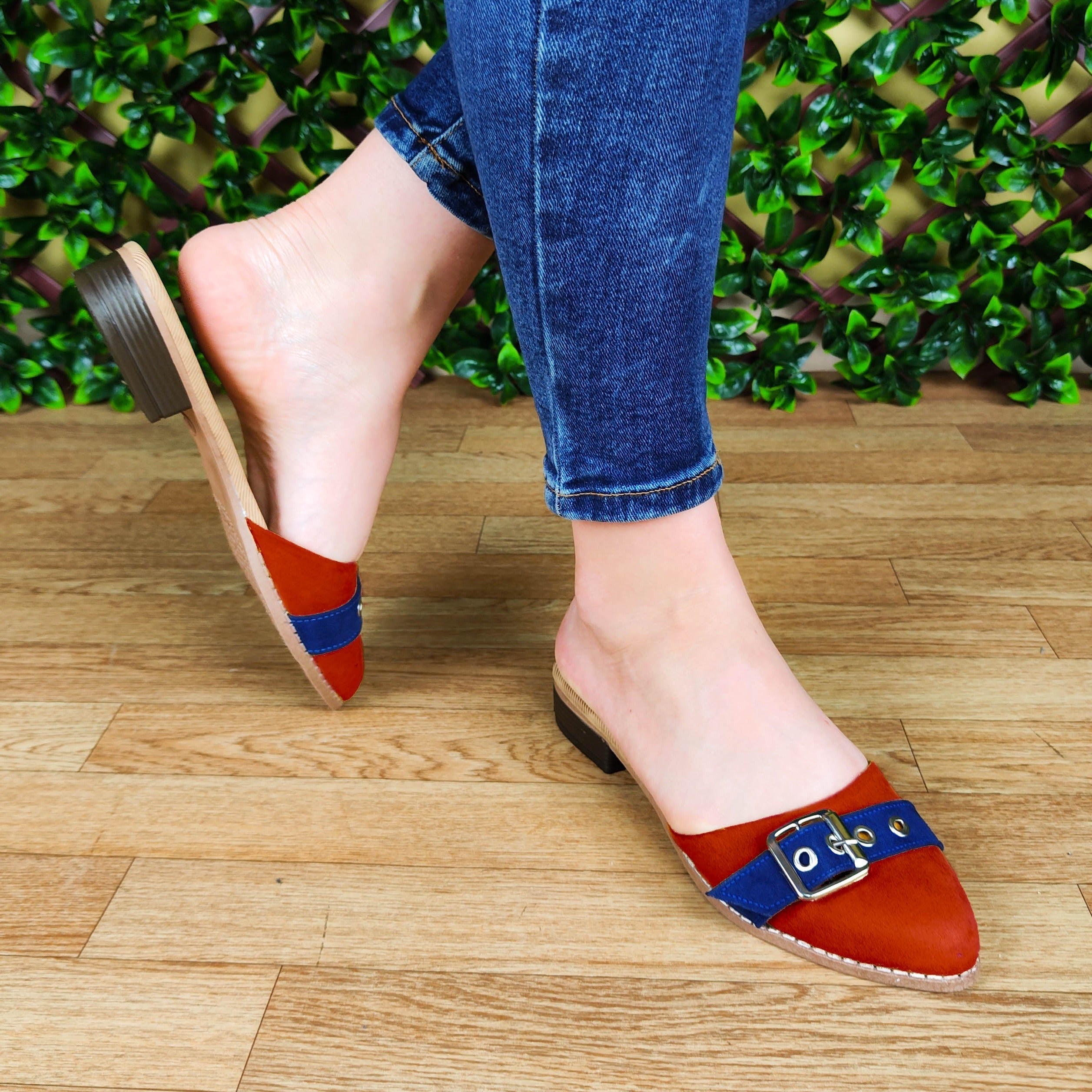 Zapato De Gamuza En Colores Combinados Con Azul. Sandalia Meter Rojo / 35 Normal Zapatos Bajitos