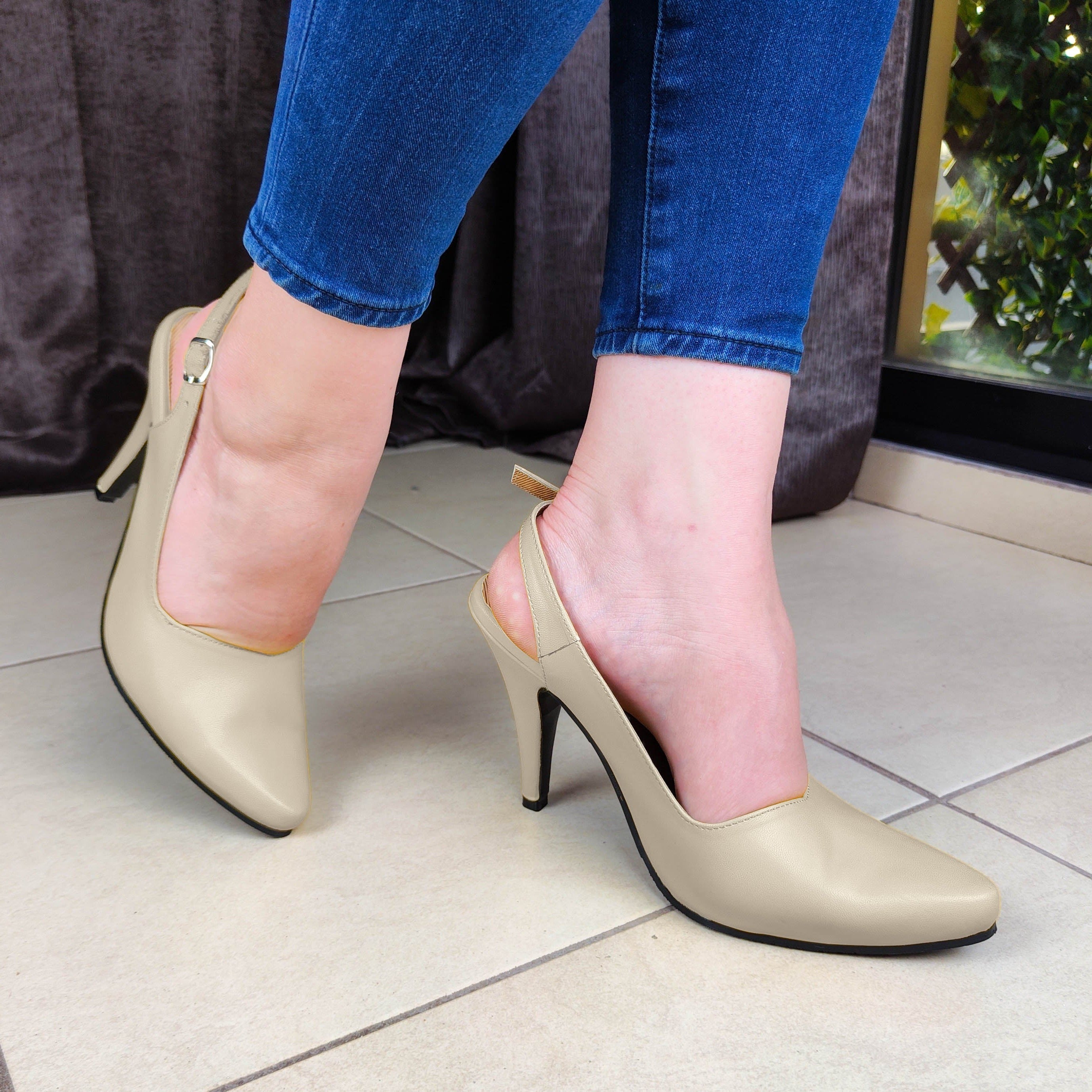 Refinado Y Delicadito Zapato De Tacon Delgado. Muy Elegante Beige / 35 Normal Zapatos Medianos