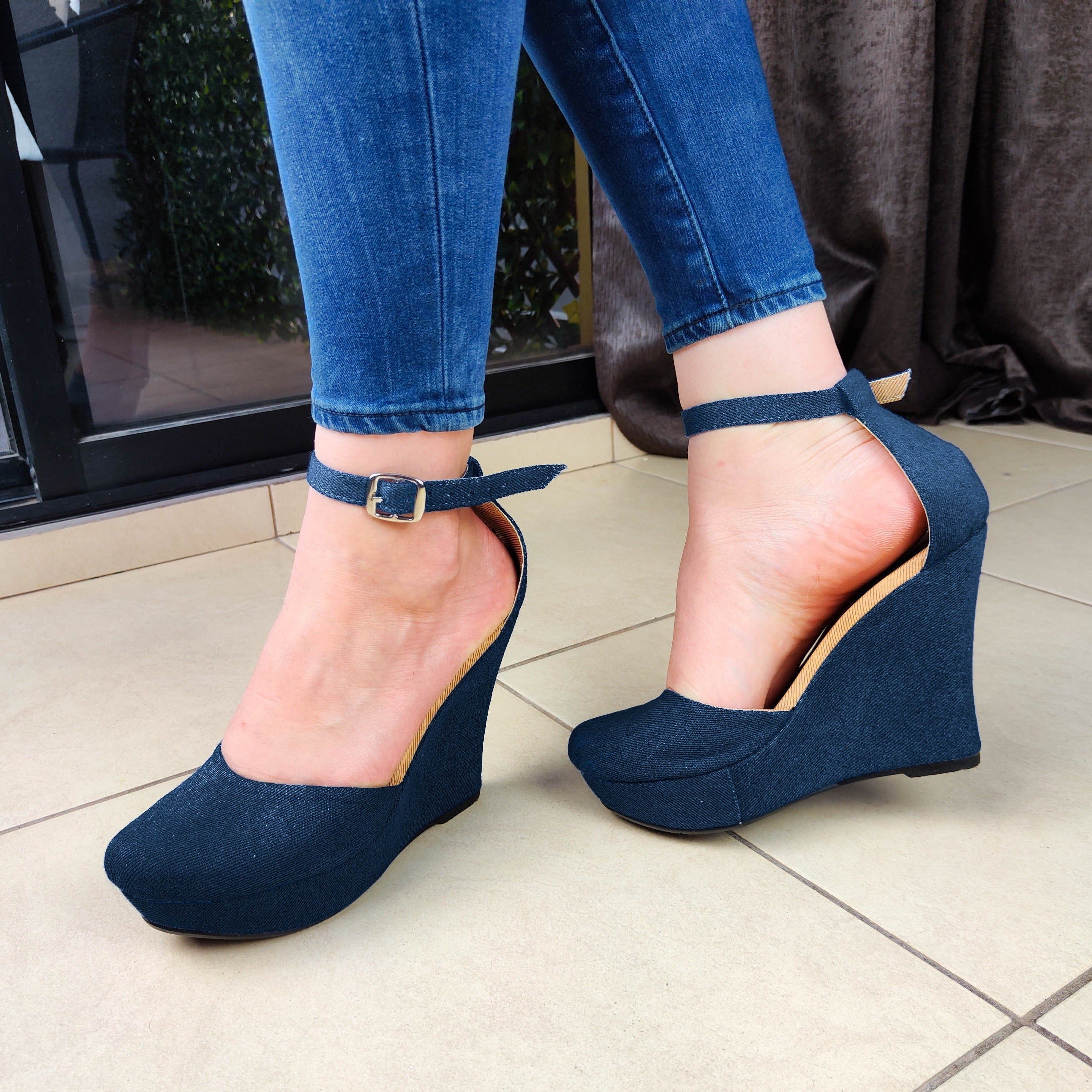 Plataforma Elaborada En Totalmente Tela De Jean Disponible Dos Tonalidades. Estilo Cerrado Adelante