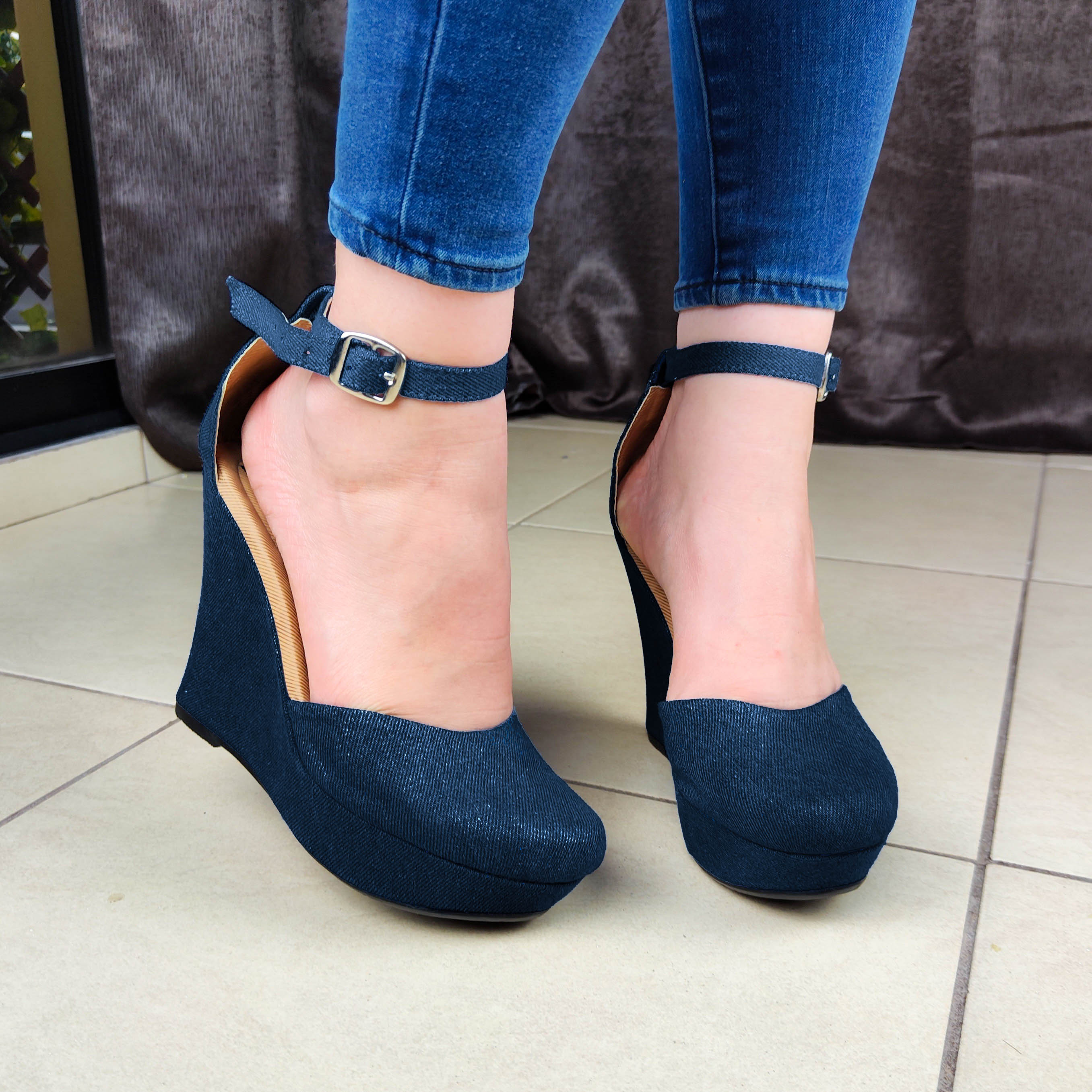 Plataforma Elaborada En Totalmente Tela De Jean Disponible Dos Tonalidades. Estilo Cerrado Adelante