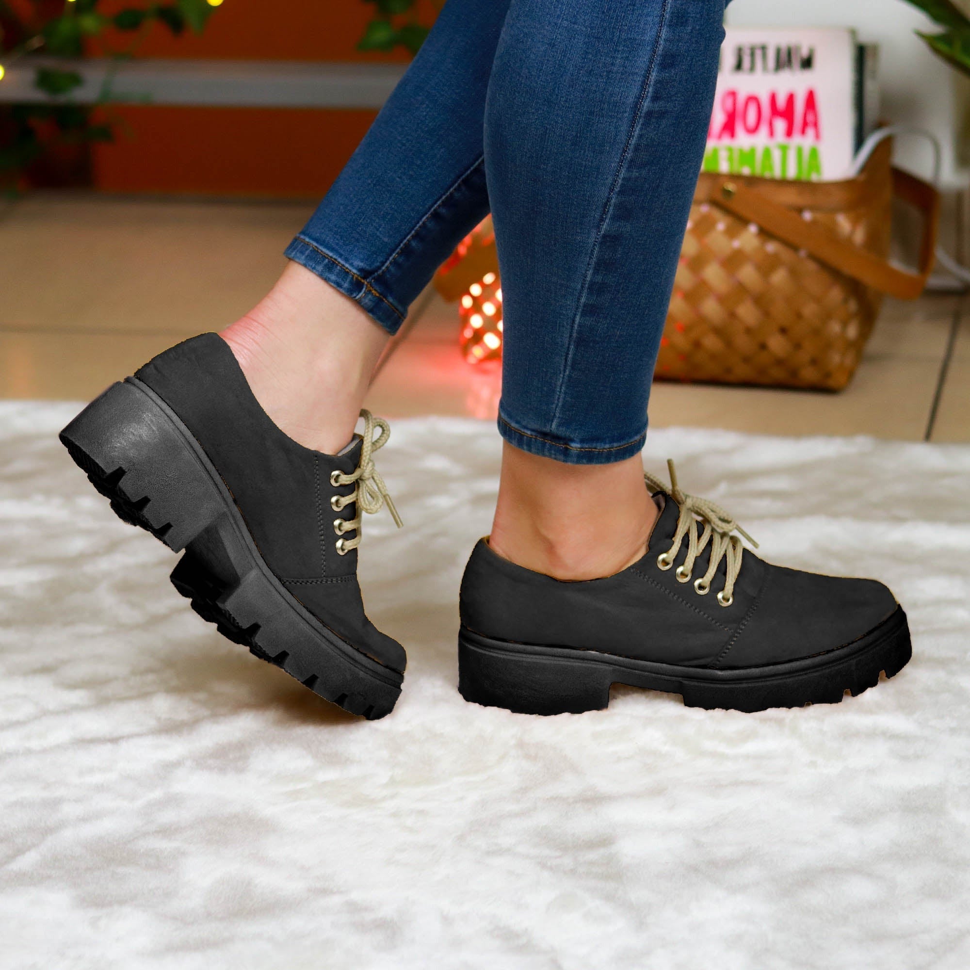 Botin Realizado En Gamuza. Variedad De Colores Para Elegir. Zapato Comodo Solido Y Peso Liviano