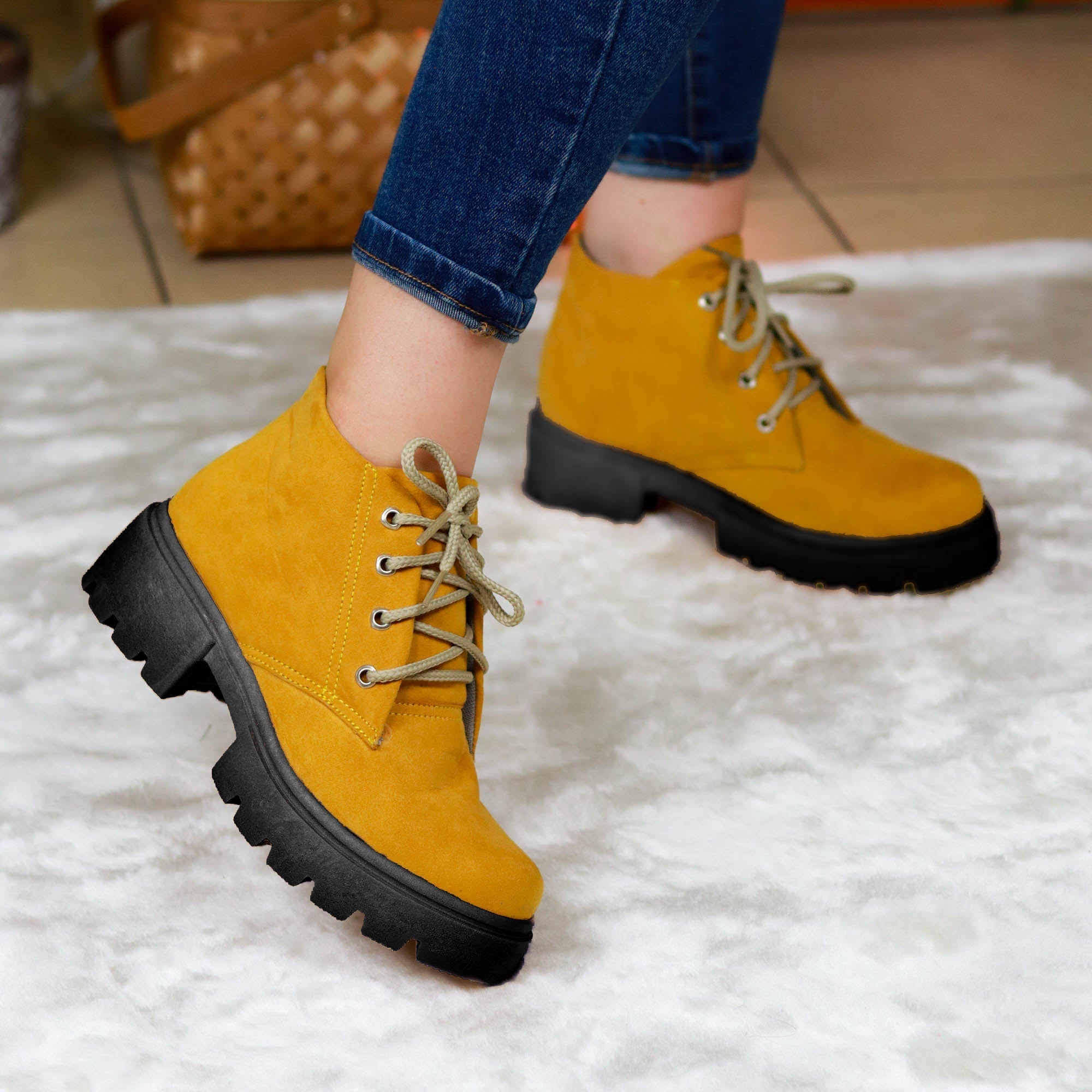 Botines De Suela Negra Aventura Urbana Hechos Gamuza Amarillo / 35 Normal Zapatos Medianos