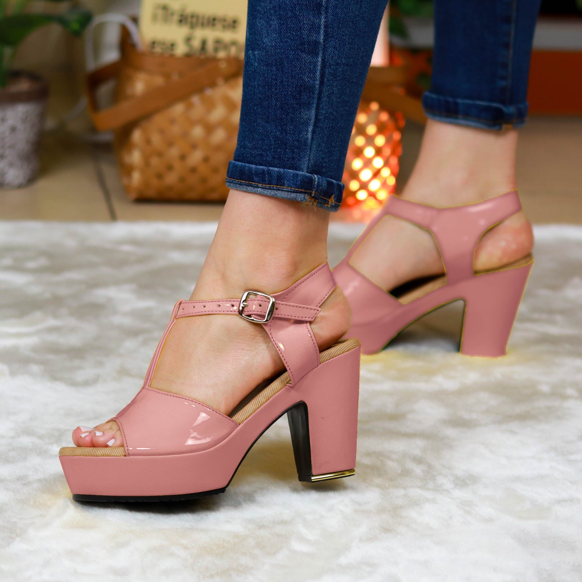 Zapatos De Tacon Mediano En Charol Rosado / 35 Normal Medianos