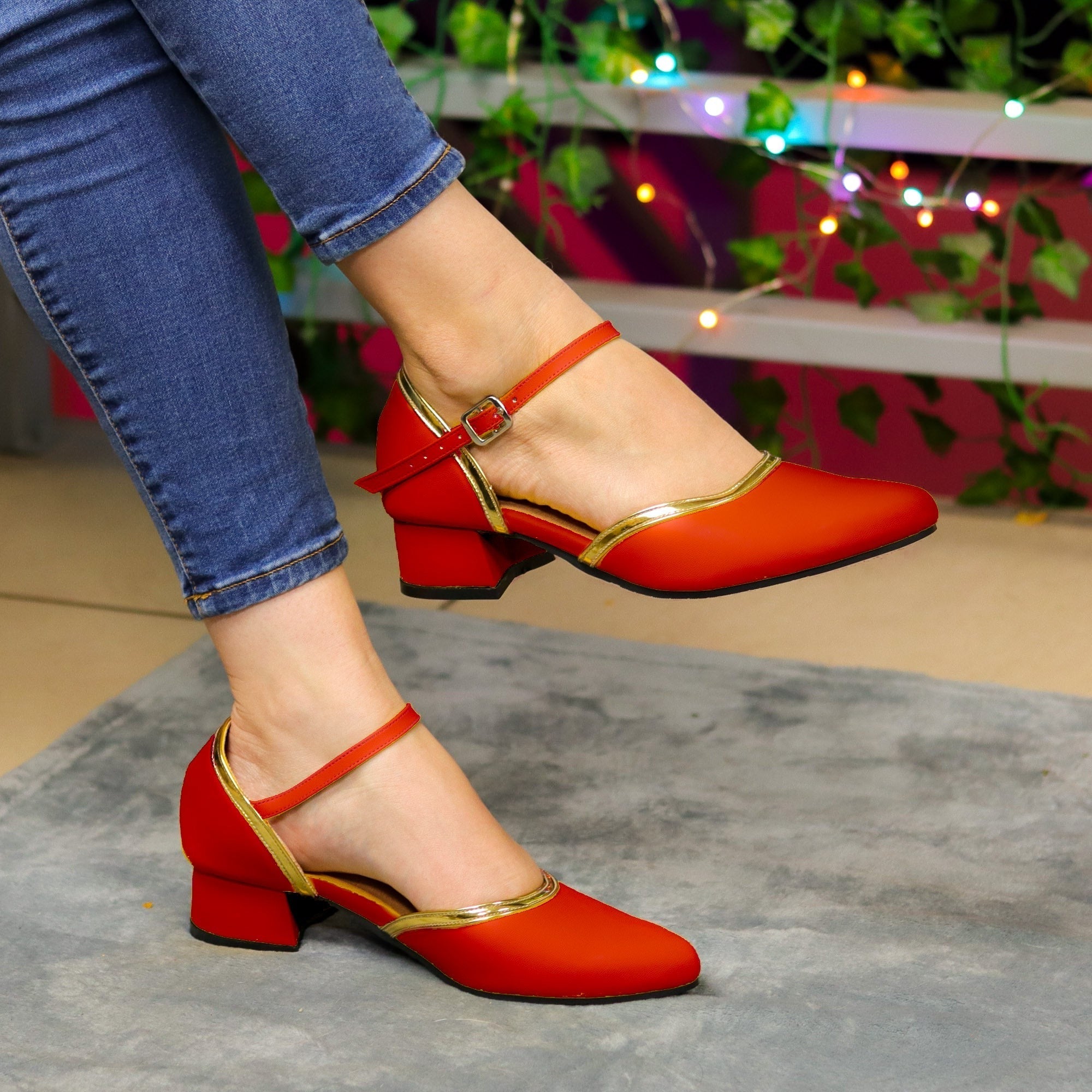 Belleza Y Confort: Zapatos Cerrados Con Carácter Único Rojo / 35 Normal Medianos