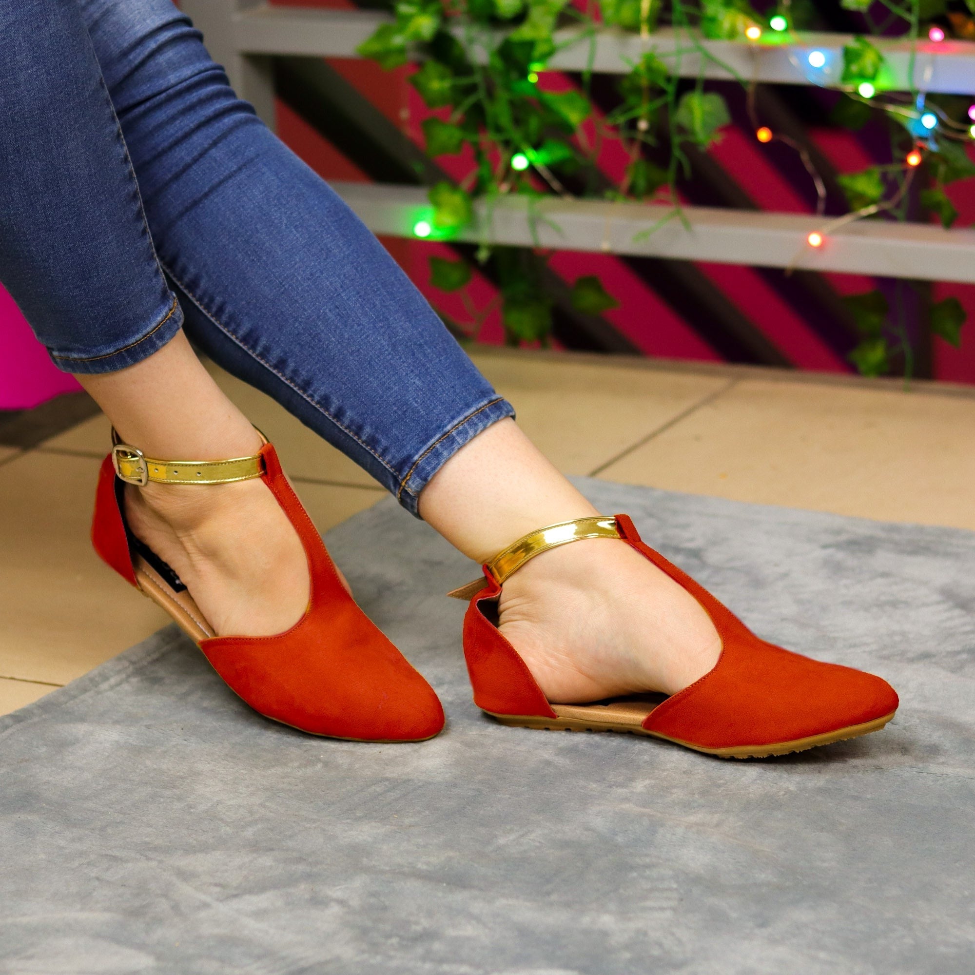 Elegantes Flats Semi Abierta Con Faja Ajustable En Color Dorado. Rojo / 35 Normal Zapatos Bajitos