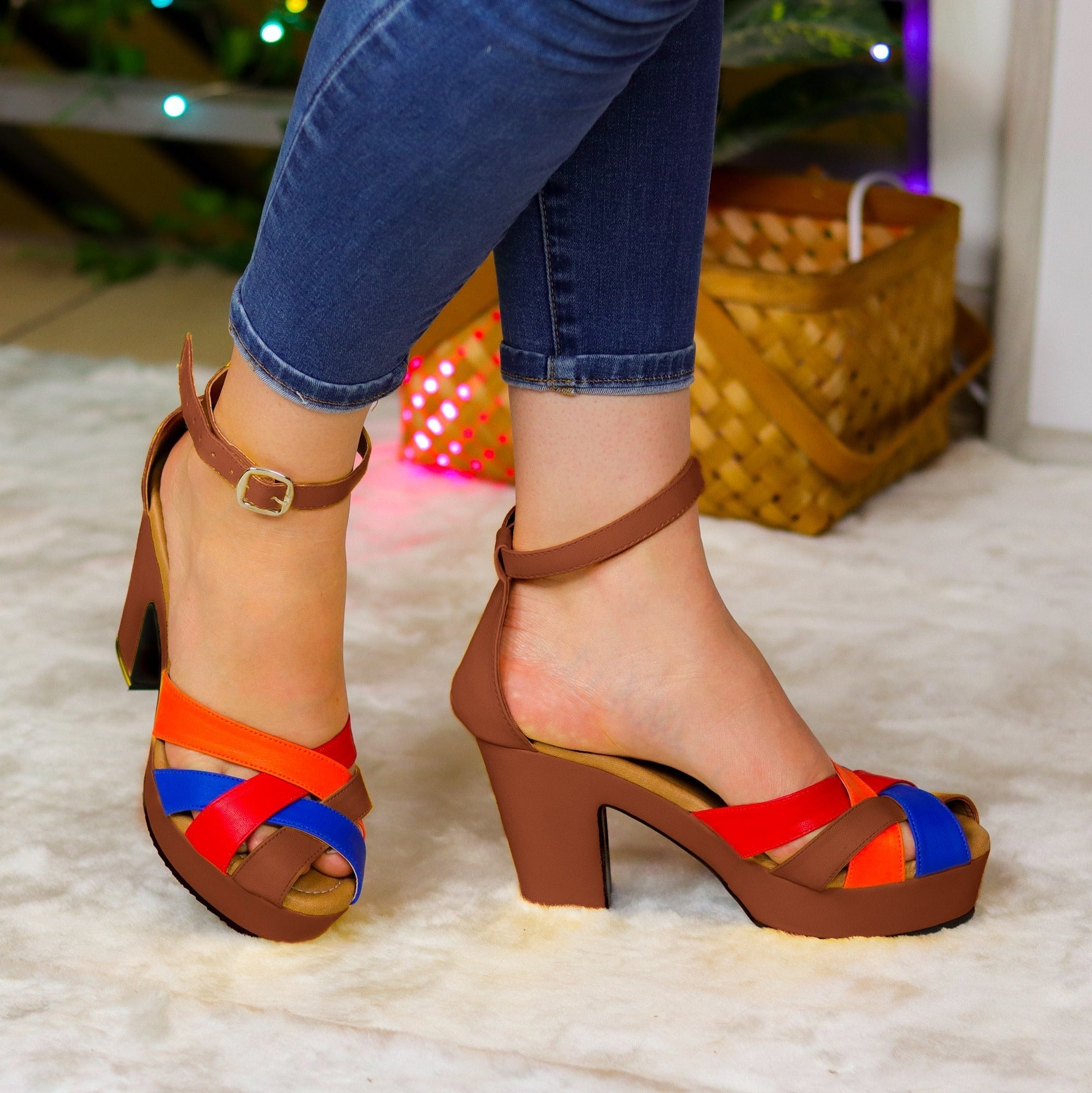 Sandalias Coloridas De Tacón Alto: Estilo Vibrante Y Veraniego Zapatos Medianos