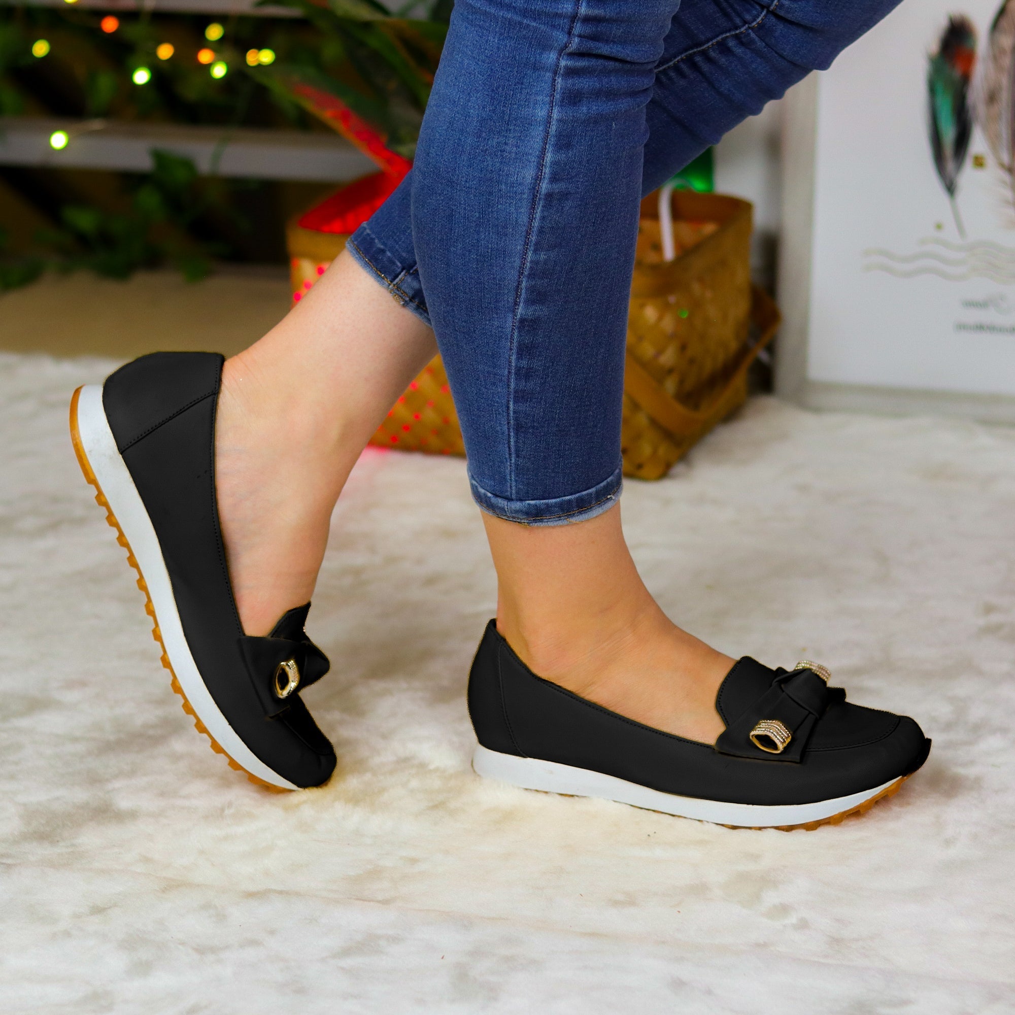 Zapatos Cerrados Con Detalle Sofisticado De Chongo Bajitos