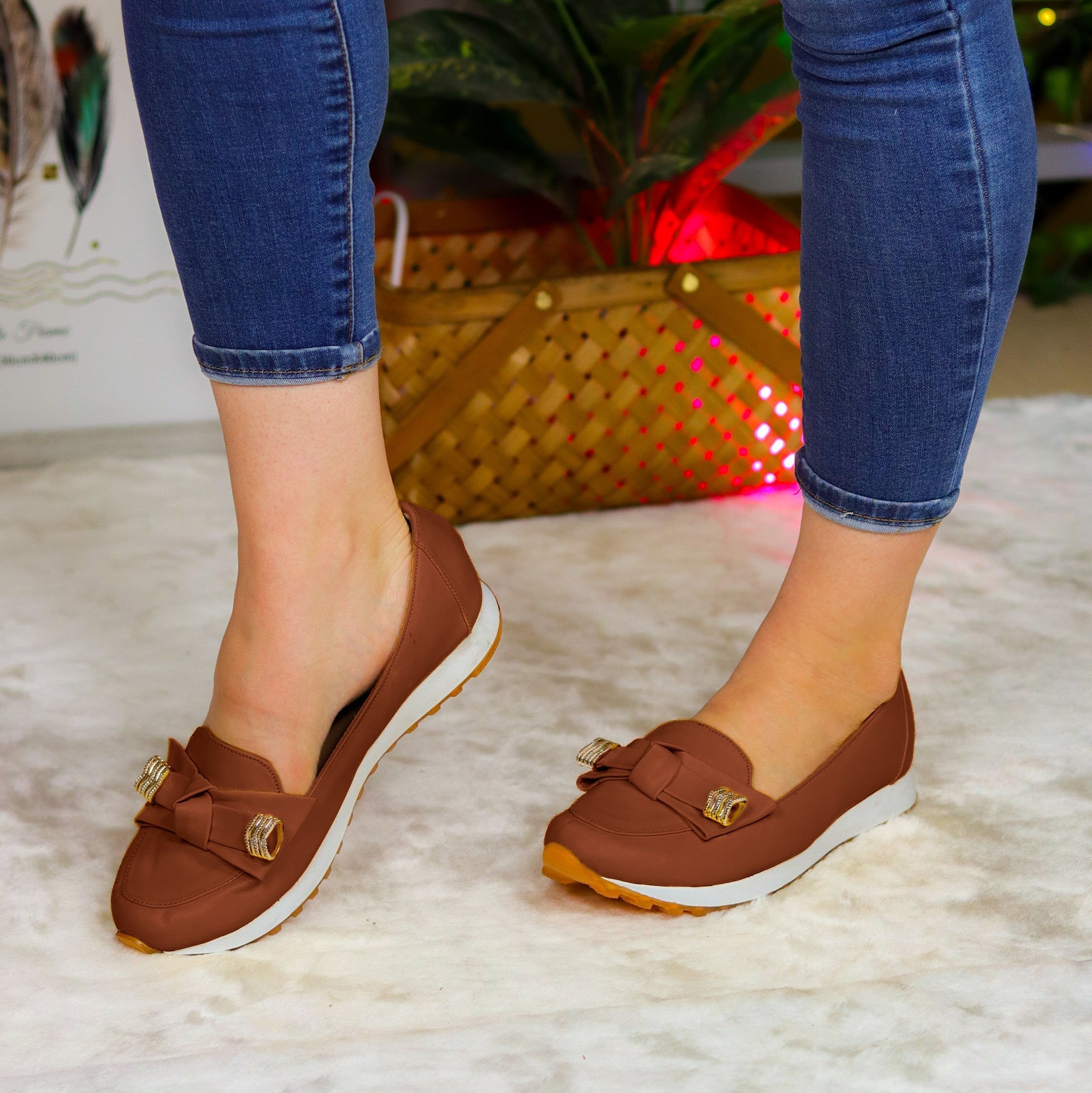 Zapatos Cerrados Con Detalle Sofisticado De Chongo Bajitos