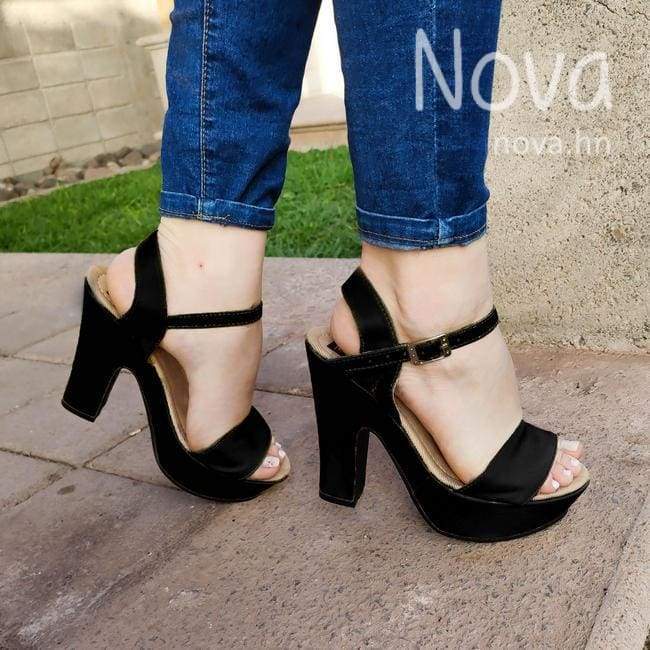 Zapato Con Faja Delantera Recta Unida Atras Negro / 35 Normal Zapatos Altos