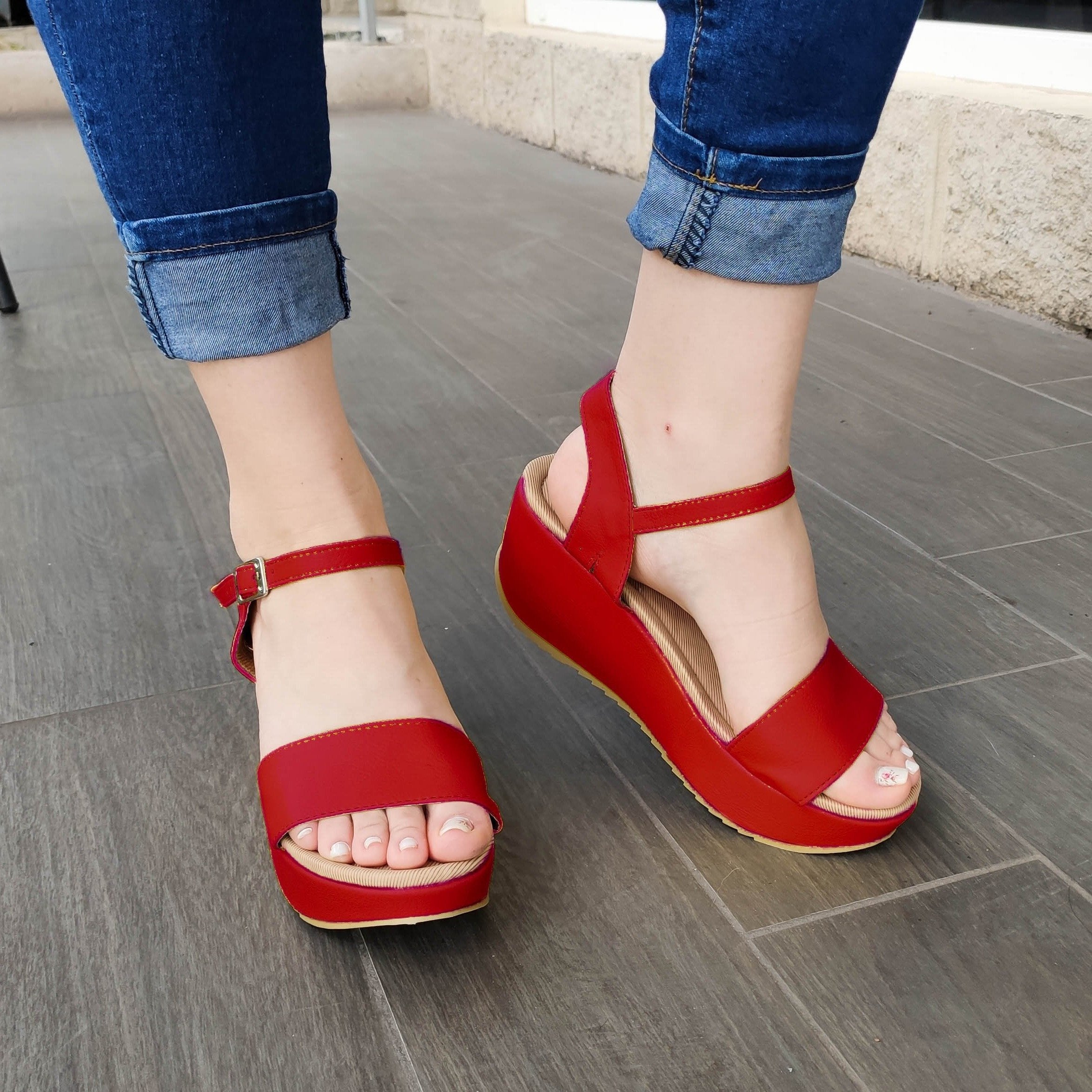 Sandalia Mediana Forrada De Cuerina Tacon Tipo Plataforma Rojo / 34 Normal Zapatos Medianos