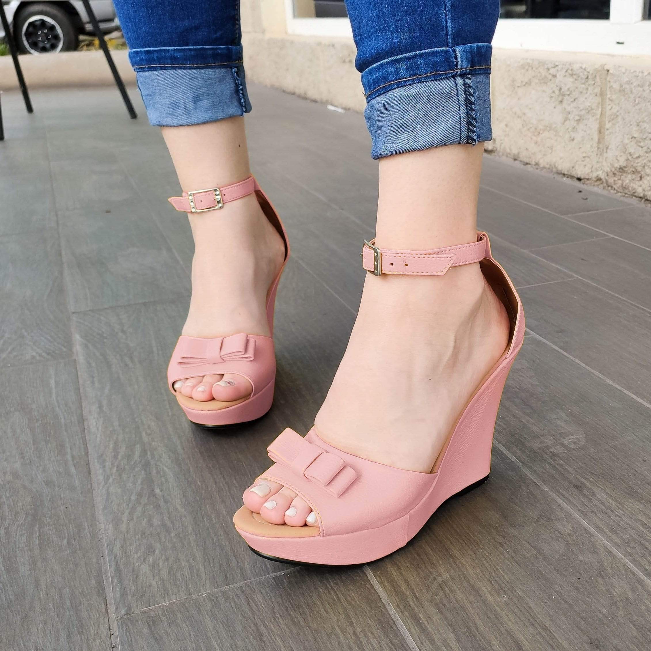 Zapatos Tipo Plataforma Hechos De Cuerina Decorados Con Un Chongo Rosado / 35 Normal Altos